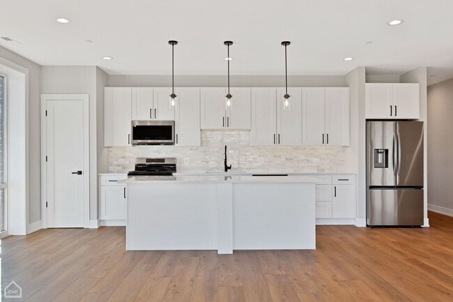 Foto del edificio - 8631 Grand Ave