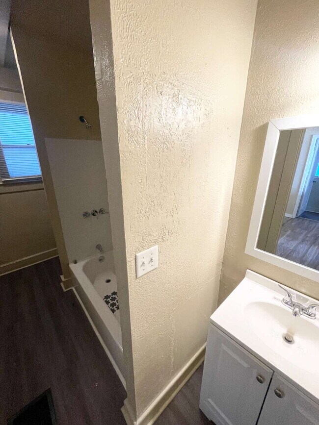 Building Photo - Westside 3BR House ready to LEASE!