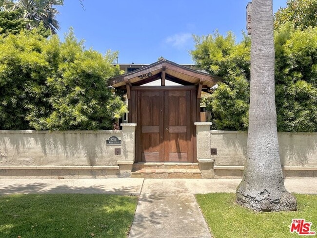 Building Photo - 2216 Meade Pl
