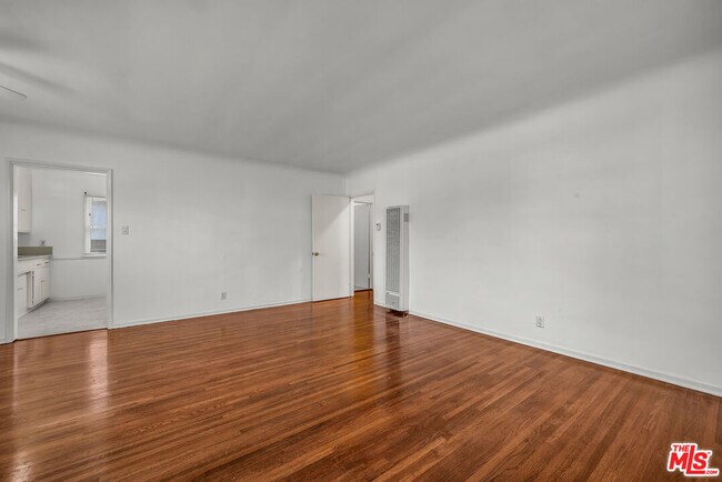 Foto del edificio - 4225 Campbell Dr