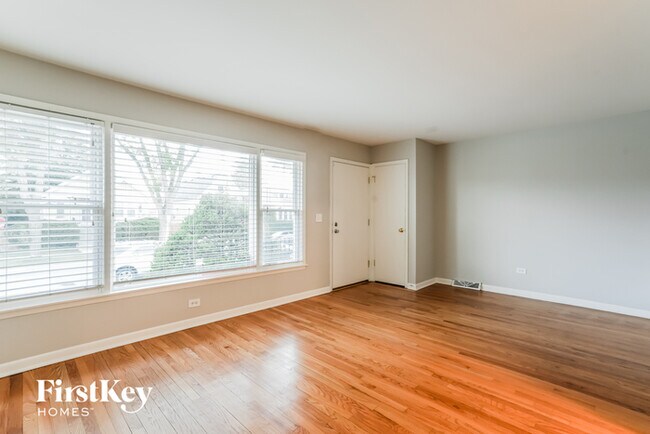 Building Photo - 3657 W 59th Pl