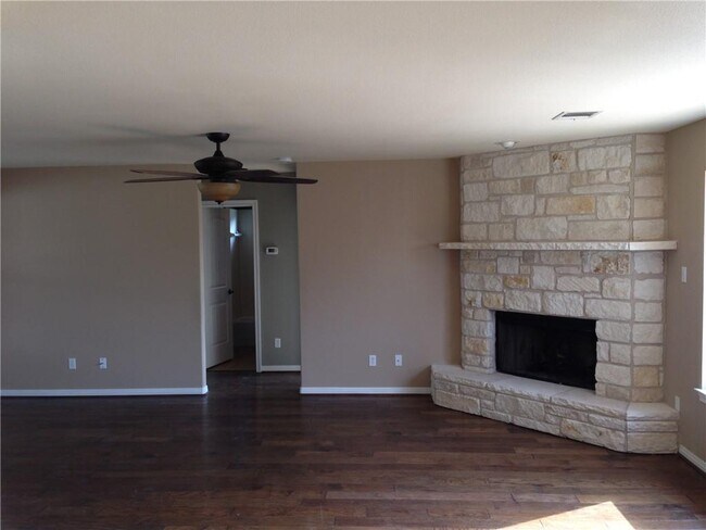 Building Photo - 4204 Bob Wire Rd
