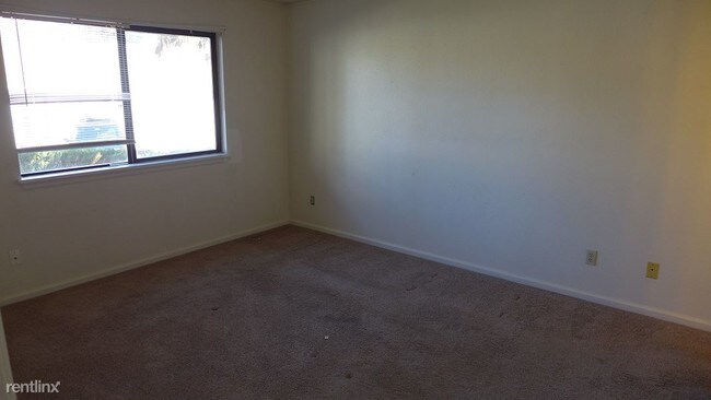 Foto del edificio - 4945 Twin Lakes Rd