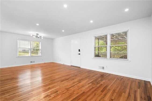 Foto del edificio - 870 Barnett St NE