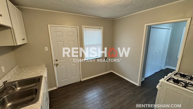 Foto del edificio - 1379 Rolling Hills Dr