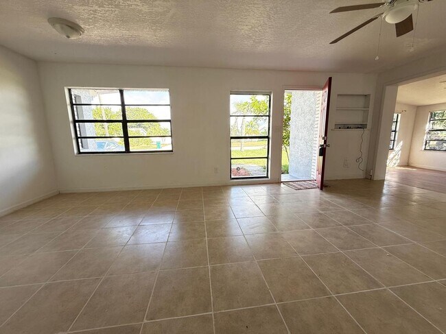 Foto del edificio - 120 NE 3rd St