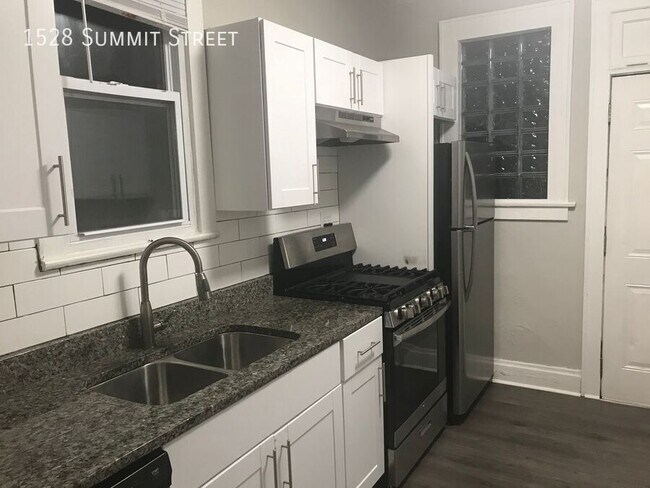 Foto del edificio - 1528 Summit St