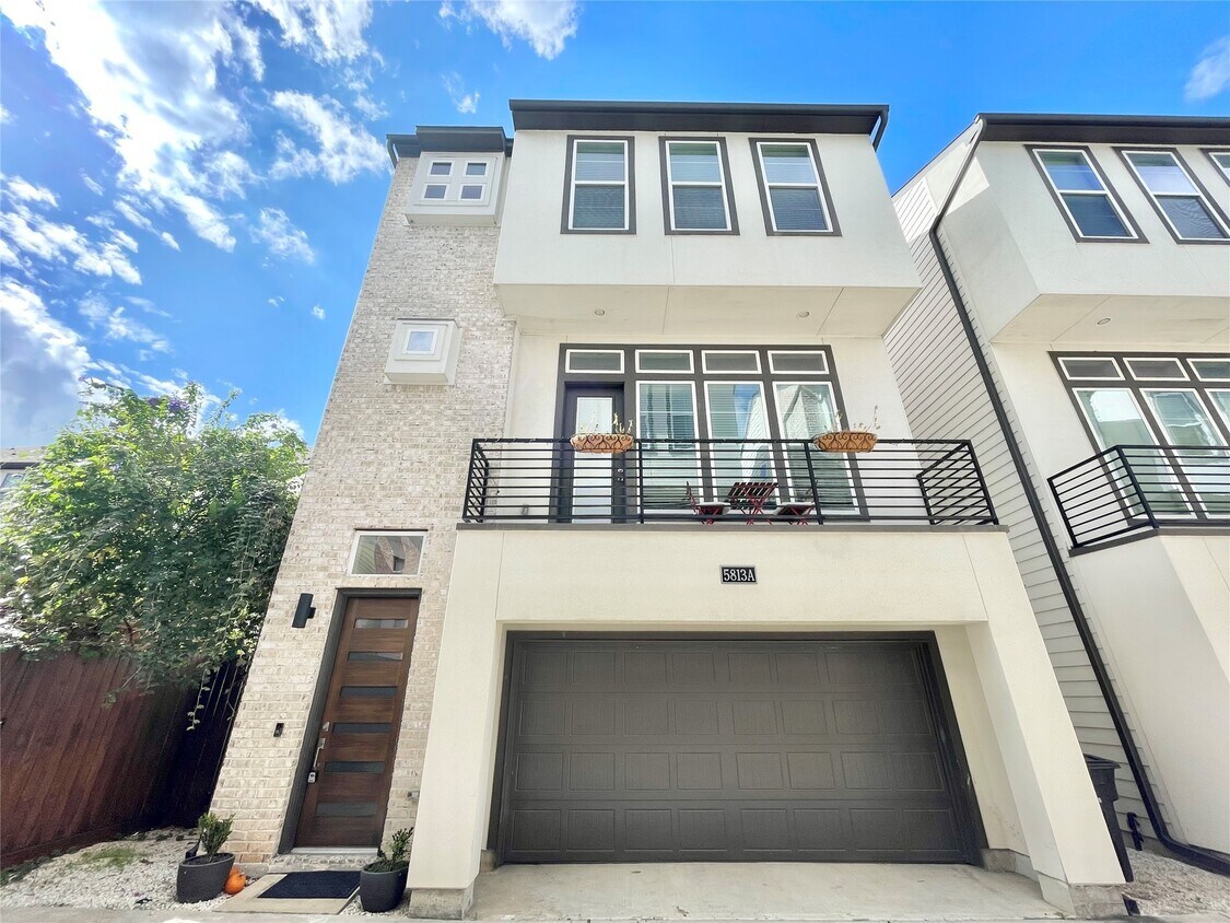 Foto principal - 5813 Petty St