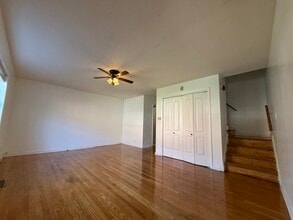 Building Photo - 1405 W Touhy Ave