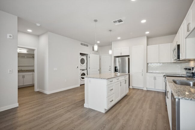Interior Photo - Ascend at Longbow Highpoint