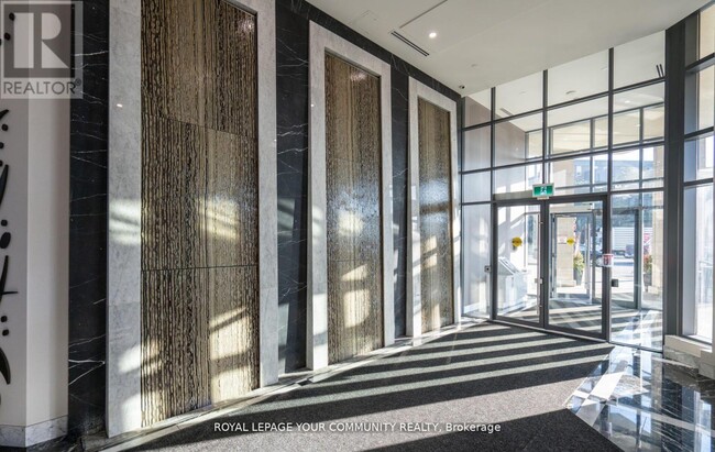 Photo du bâtiment - 7608-7608 Yonge St