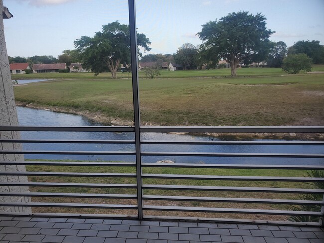 Foto del edificio - 7410 Woodmont Terrace
