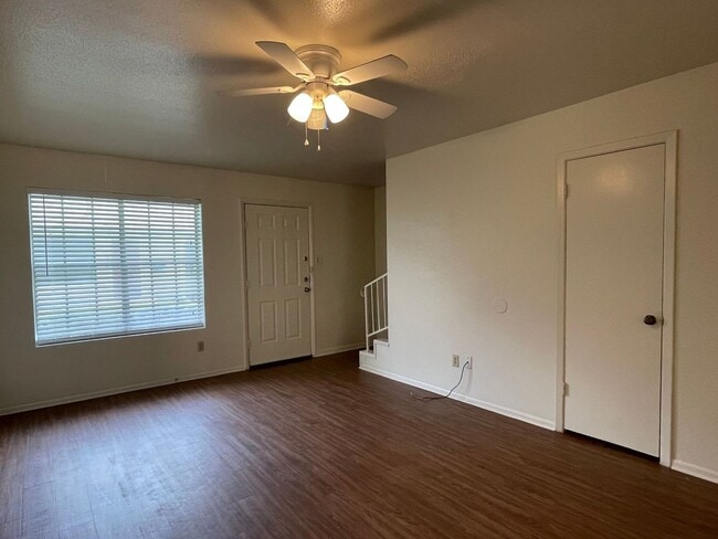 Foto del edificio - 8840 Glen Meadow Ln