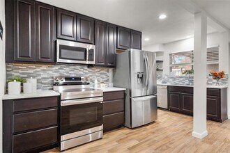 Building Photo - 2808 Escada Dr