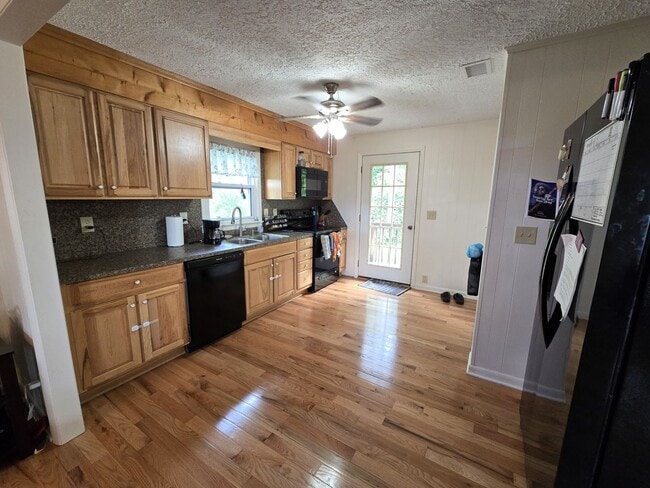Building Photo - Open Space Upper Unit in Crumpler NC