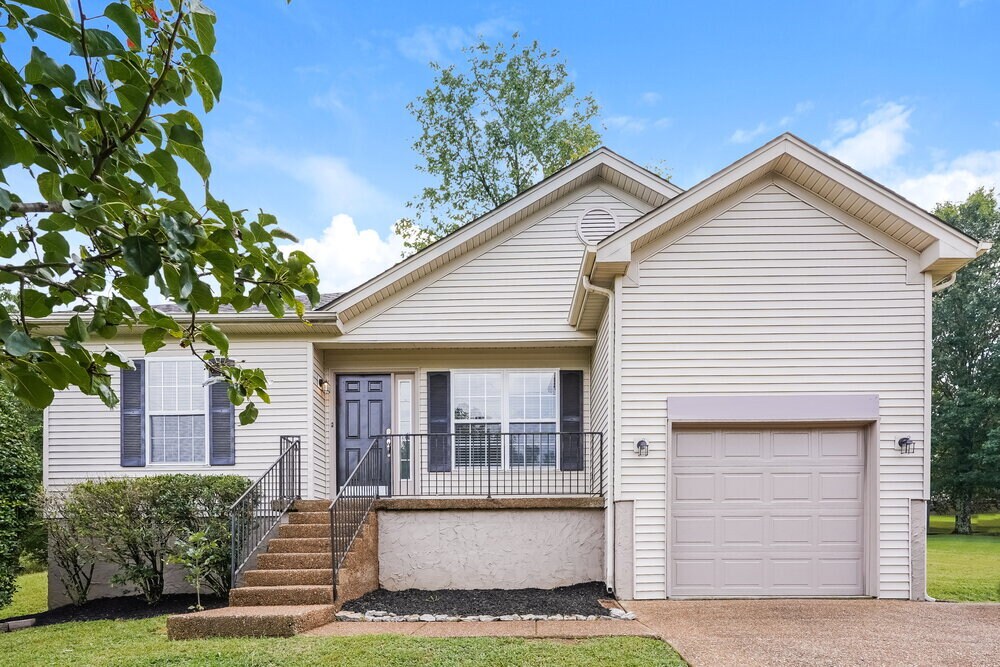 Primary Photo - 1061 Cedar Creek Village Rd