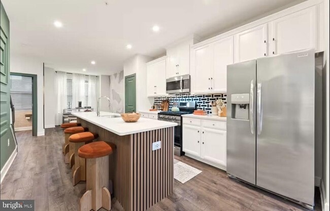 Foto del edificio - 101 Capital Ct