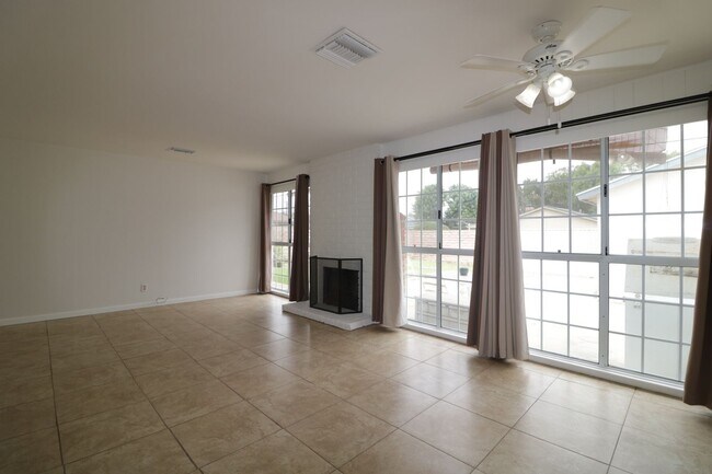 Foto del edificio - 4/Bedroom  Home for Lease in West Hills!