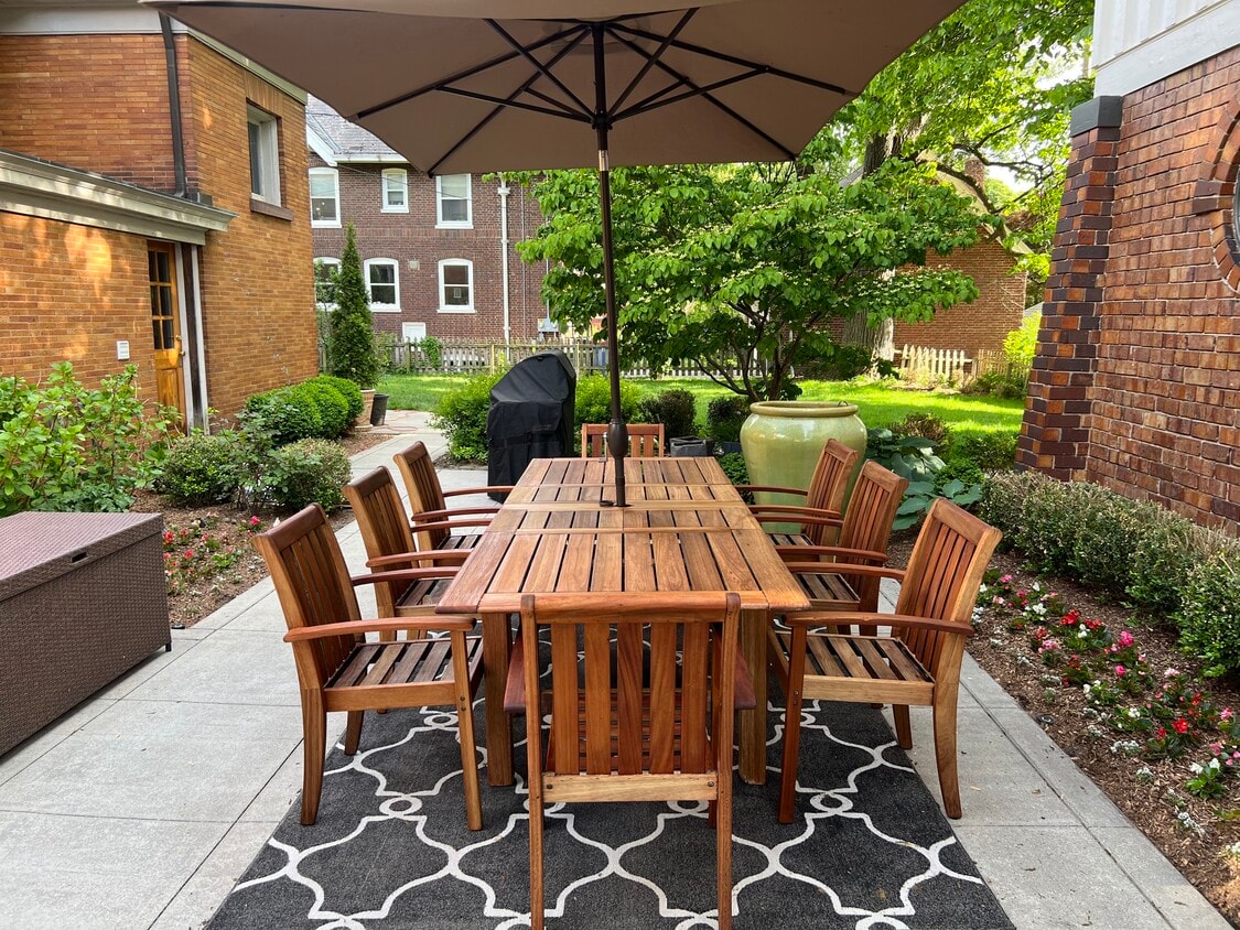 Foto del edificio - 243 College Ave SE