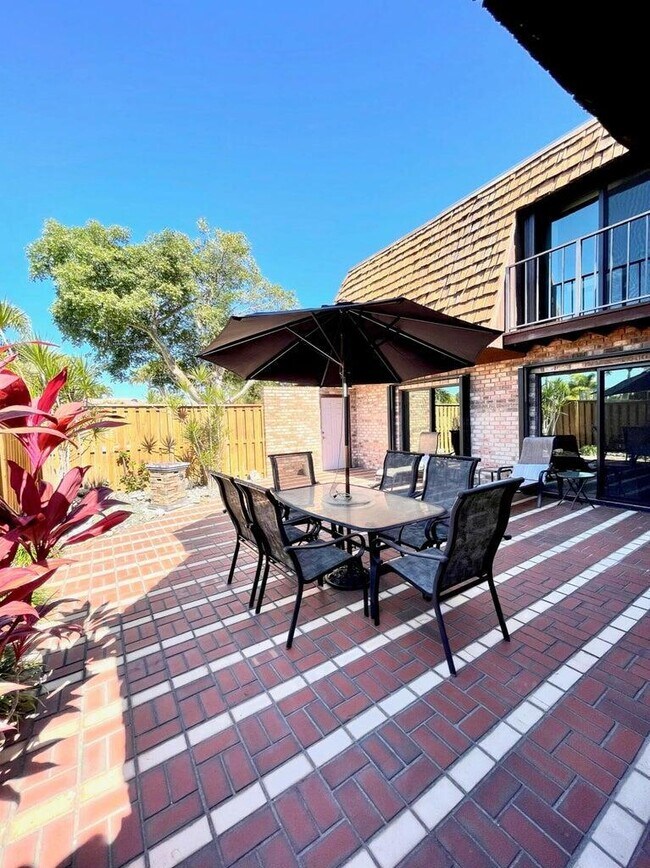 Foto del edificio - 1420 Ocean Way Dr