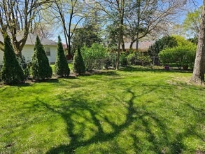 Building Photo - 925 Sunset Dr