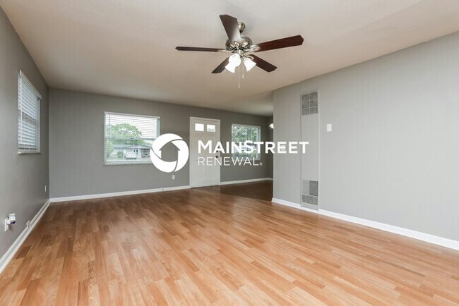 Building Photo - 3 Bedroom Pet-Friendly Home in ORLANDO, FL with Main Street Renewal