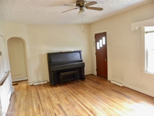 Building Photo - 3 br, 1.5 bath House - 83 Bakers Lane