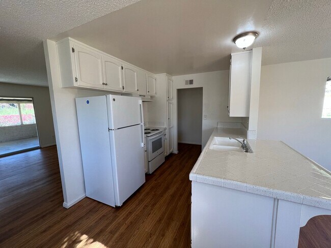 Foto del edificio - Paradise Hills 3-bedroom house on cul-de-sac