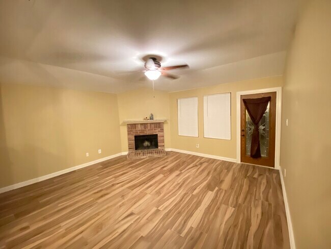 Building Photo - 513 Paddle Dr