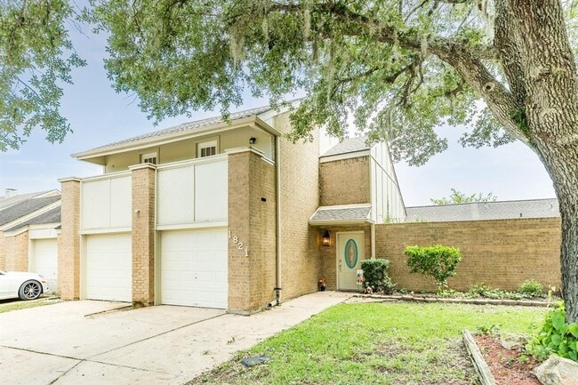 Building Photo - 1821 Veranda Dr