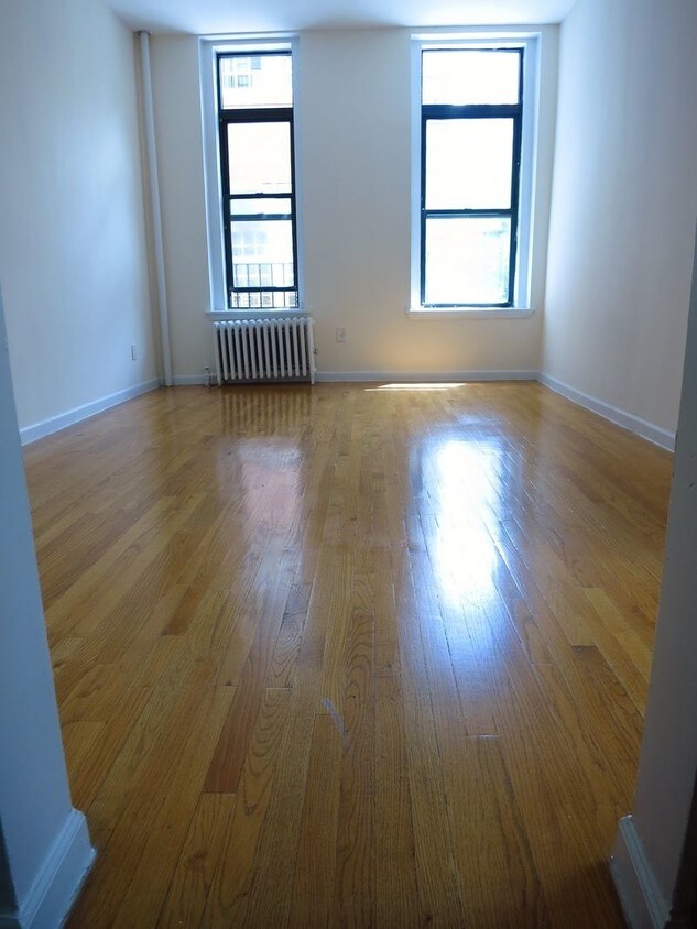 Primary Photo - 301 E 82nd St