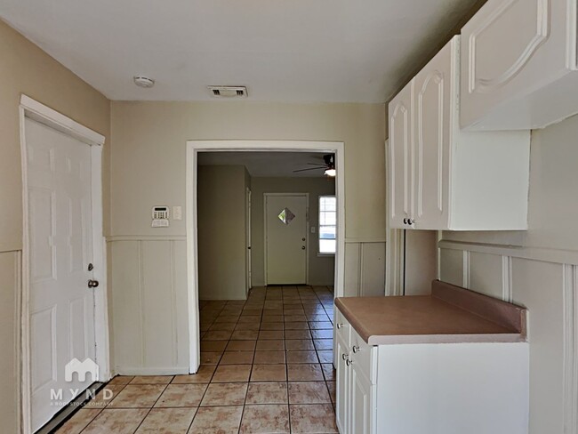 Building Photo - 4821 Edith St