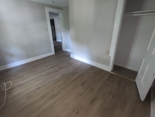 Building Photo - 639 Elm St