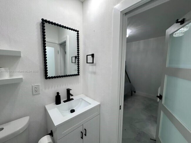 Foto del edificio - 3 bedroom in Miami FL 33150