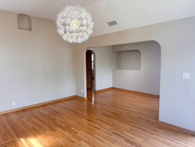 Foto del edificio - 33rd Triplex