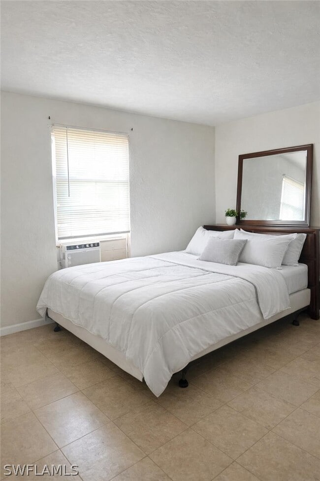 Building Photo - 5402 Hardee St