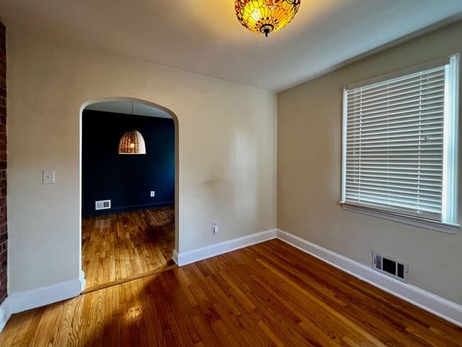 Building Photo - Beautiful 5 BR/4 BA Single-Family Home in ...