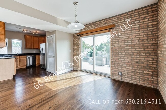 Building Photo - ***VINTAGE PENTHOUSE CONDO / 2BDRM - 2BTH ...