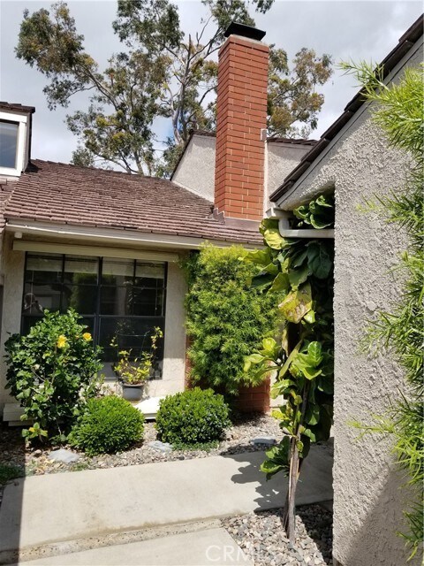 Foto del edificio - 5275 Thorn Tree Ln