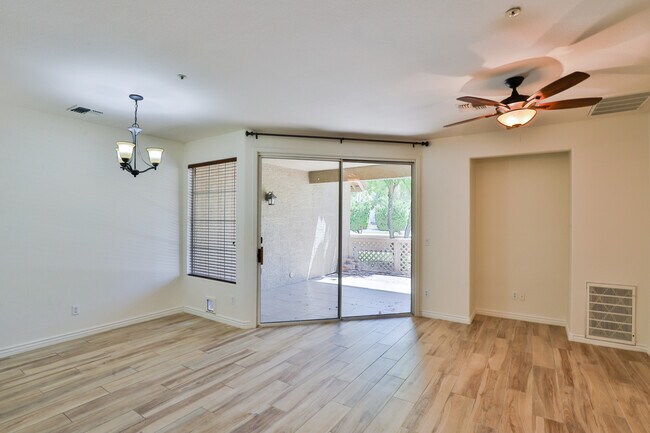 Building Photo - 1633 E Lakeside Dr