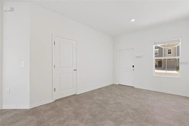 Foto del edificio - 3334 Laurent Lp