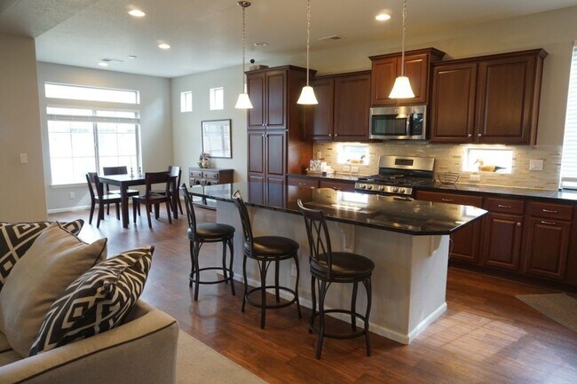 Photo - Single Family Home Main Floor Primary in F...