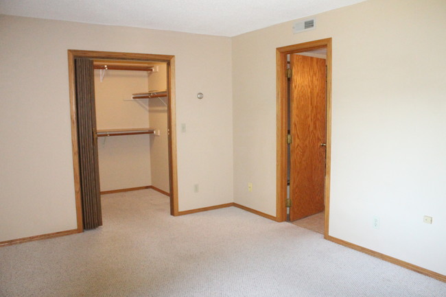 Building Photo - 501 Portland Dr SW