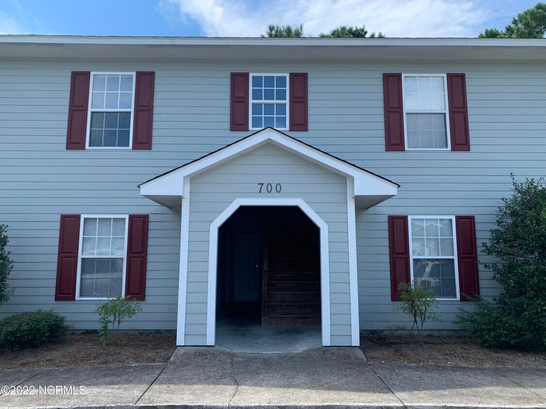 700 Hammock Ln Unit 3, Jacksonville, NC 28546 Room for Rent in