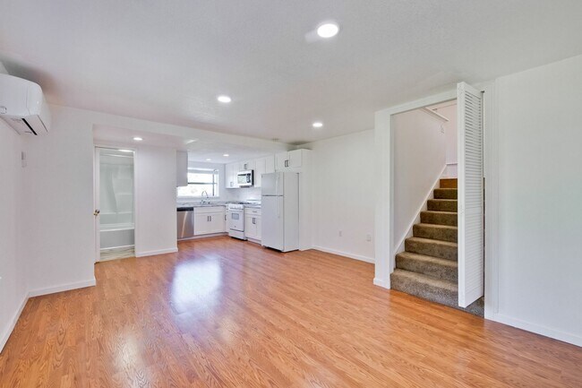 Building Photo - Must See 1 Bed 1 Bath Cottage in the heart...