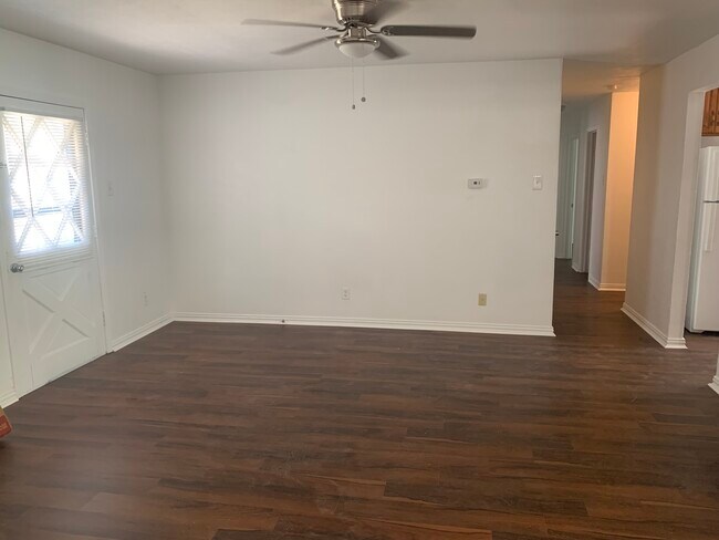 Family Room - 1809 Meadowcrest Dr