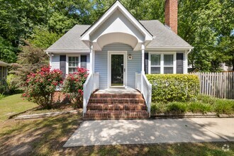 Building Photo - 4505 Aviemore Crescent