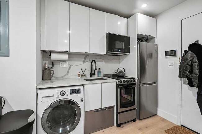 Foto del edificio - 241 W 75th St