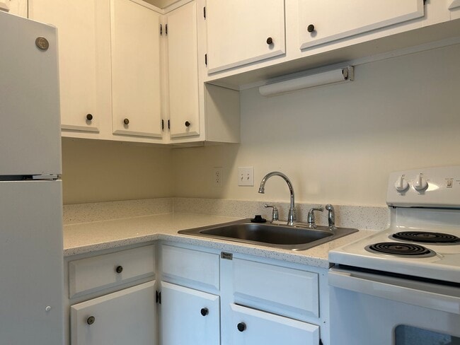Building Photo - Cozy Leesburg condo for rent with balcony