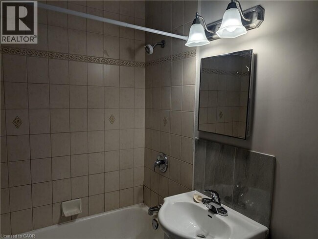 Building Photo - 468 Ottawa St N